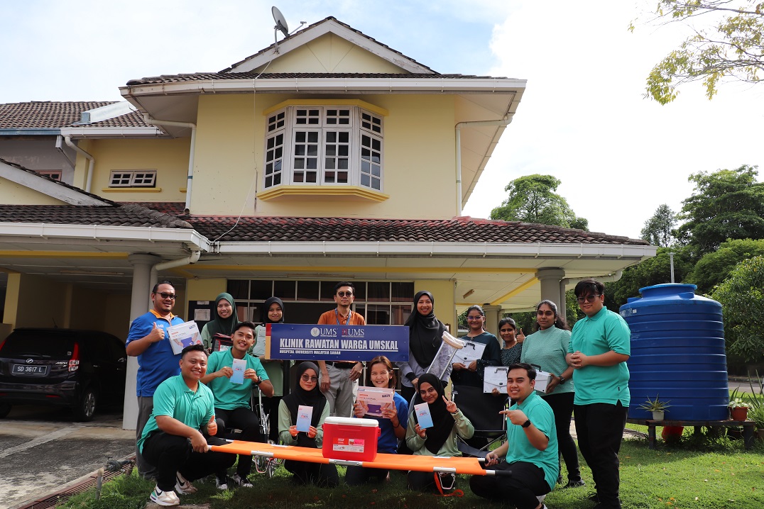 Pelajar Kursus Pengurusan Wakaf Program Kewangan Islam FKAL sumbang peralatan kesihatan kepada KRW UMSKAL.