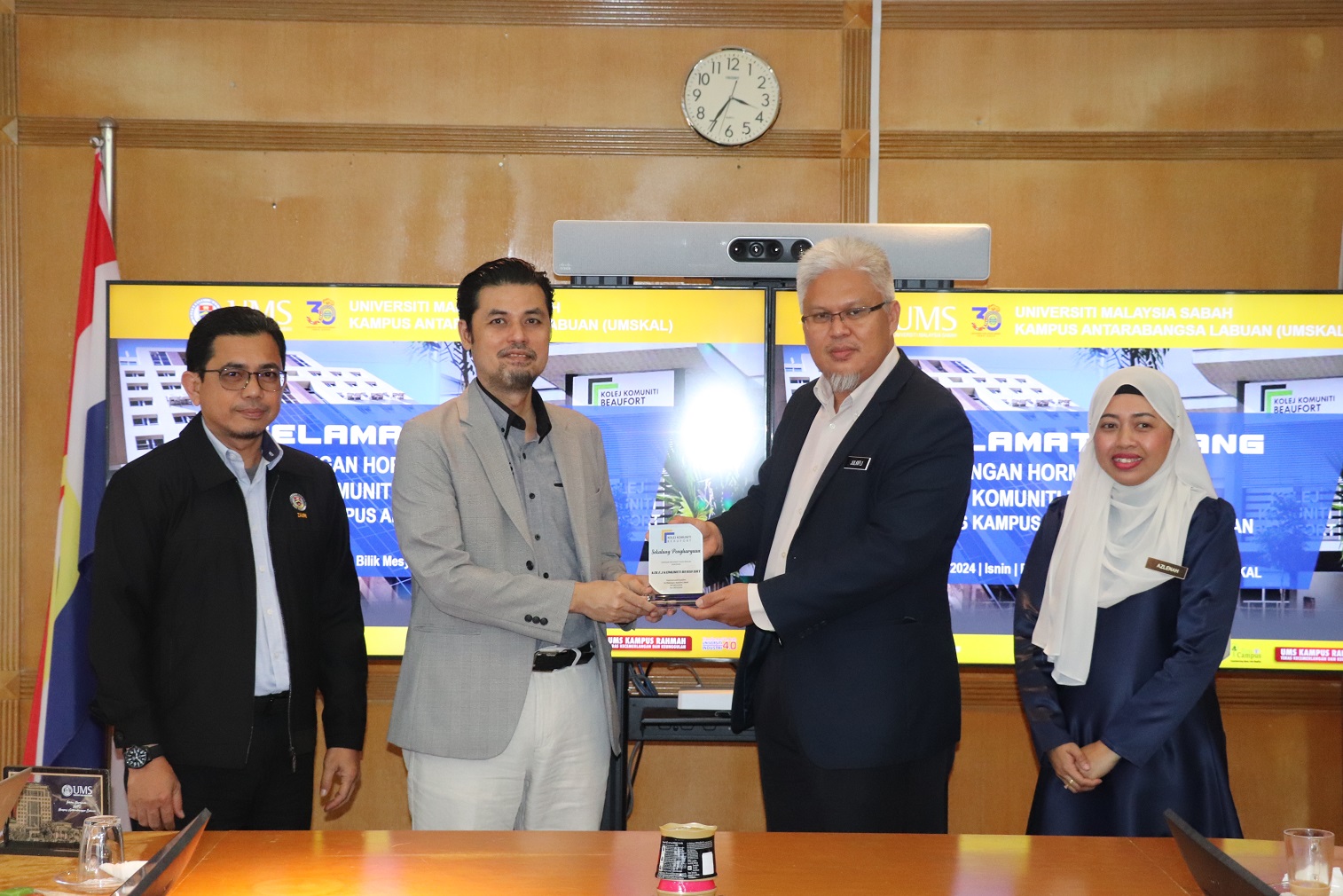 Pengarah UMSKAL Terima Kunjungan Hormat Pegawai Kolej Komuniti Beaufort