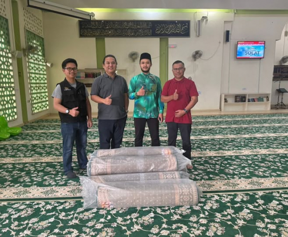 Masjid Al-Hikmah UMSKAL terima 6 gulung sejadah daripada Ahli Parlimen Labuan