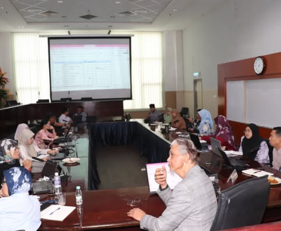 Staf dan Pelajar Bergabung Jayakan Pesta Tamu Gadang UMSKAL 2025