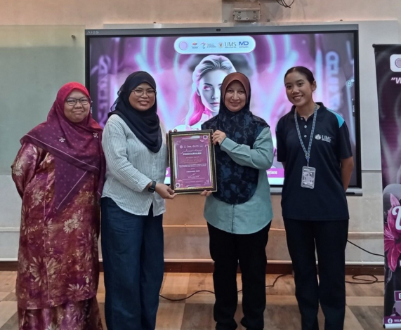 Pelajar Komputeran Perniagaan Bantu Perkasa Kemahiran Teknologi Komuniti Wanita Labuan