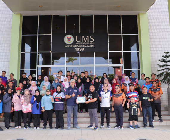 Pengarah UMSKAL Brisk Walk Bersama Warga UMSKAL 