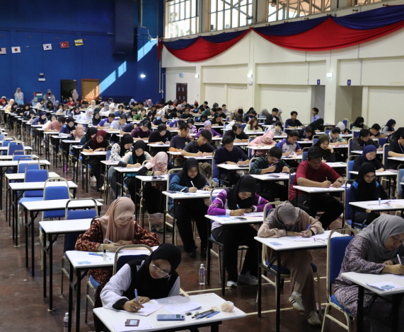 Selepas berusaha gigih, pasti kejayaan menjadi milik anda