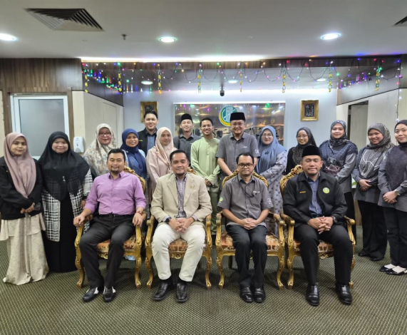 Kunjungan ke MUIS bagi penyerahan produk akhir Aplikasi Realiti Maya Dunia Sementara, Akhirat Selamanya oleh FKI